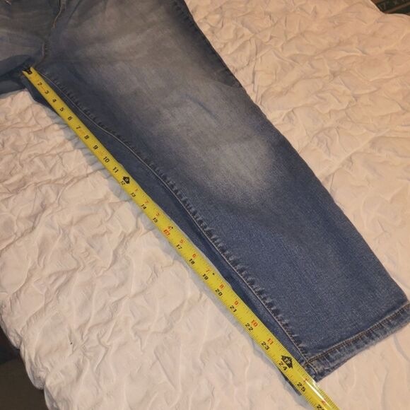 Torrid Girlfriend High Rise Jeans 18 - Picture 4 of 12